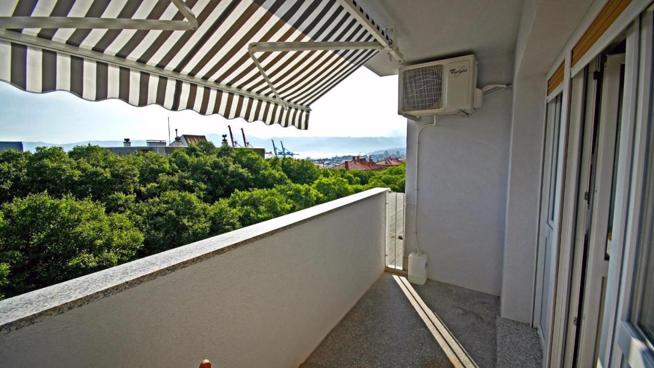 Apartment Rino****, 58M², 170M From The Beach Rijeka Exterior foto