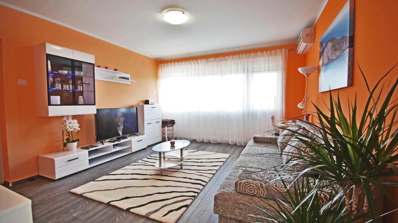 Apartment Rino****, 58M², 170M From The Beach Rijeka Exterior foto