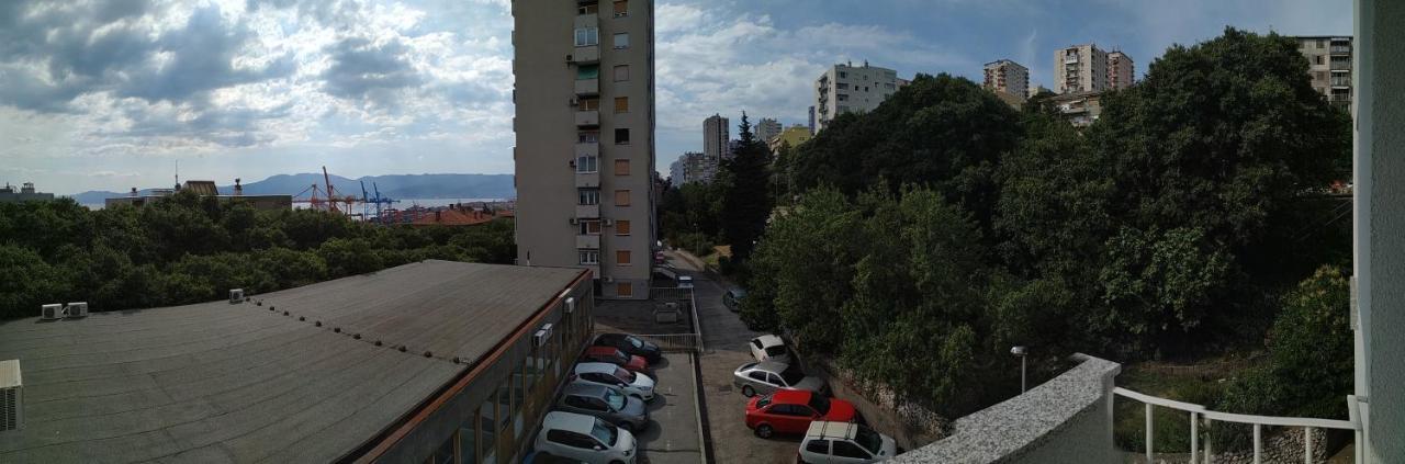 Apartment Rino****, 58M², 170M From The Beach Rijeka Exterior foto